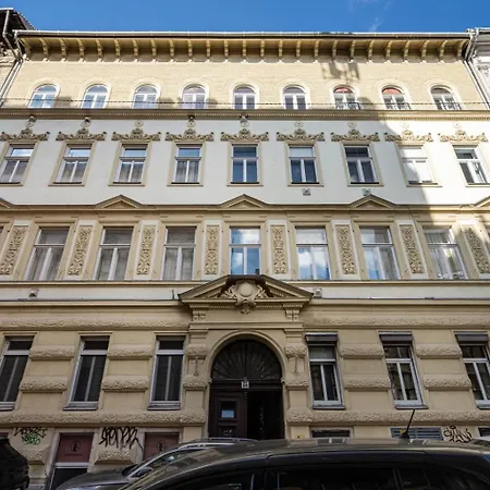 Aviator In The Center *