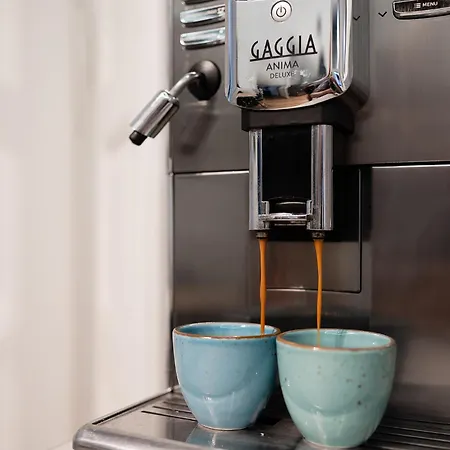 Aviator In The Center Daire