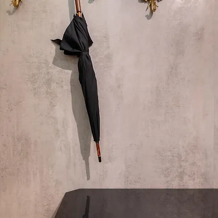 Daire Aviator In The Center