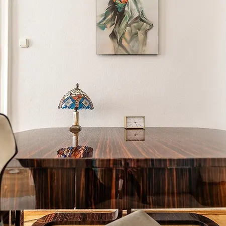 Aviator In The Center