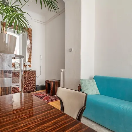 Daire Aviator In The Center