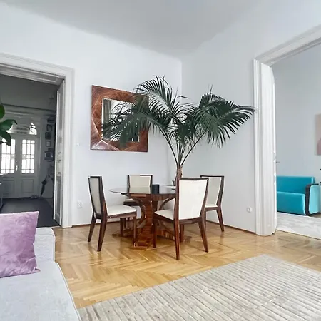 Daire Aviator In The Center