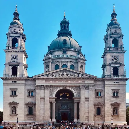 Daire Aviator In The Center *