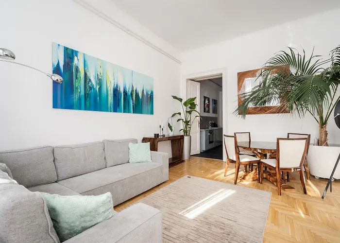 Apartment Aviator In The Center